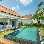 Modern 3 Bedrooms Villa Beach Walking Distance