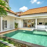 Modern 3 Bedrooms Villa Beach Walking Distance