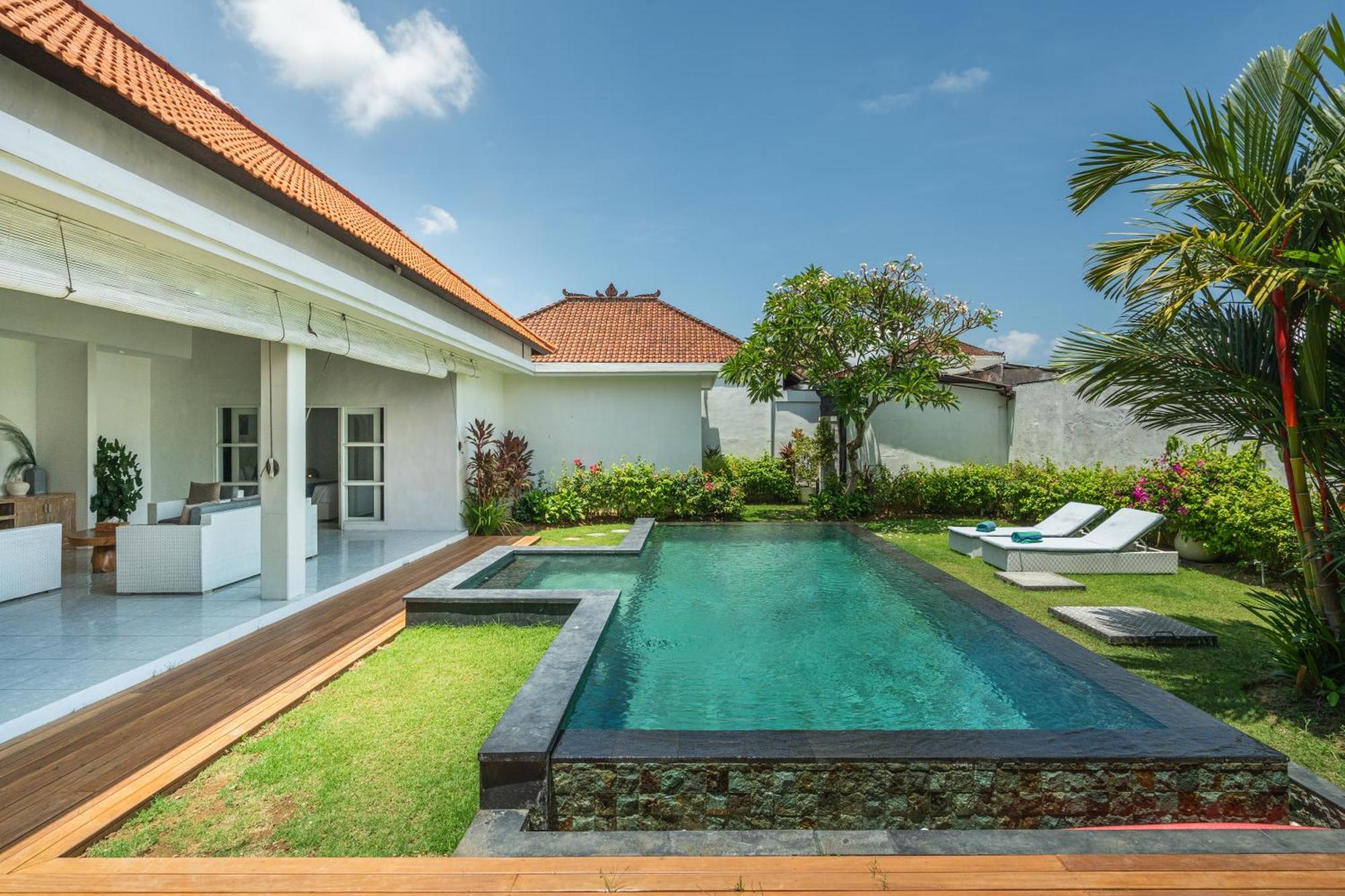 Villa Modern 3 Bedrooms Walking Distance Seminyak (Bali)