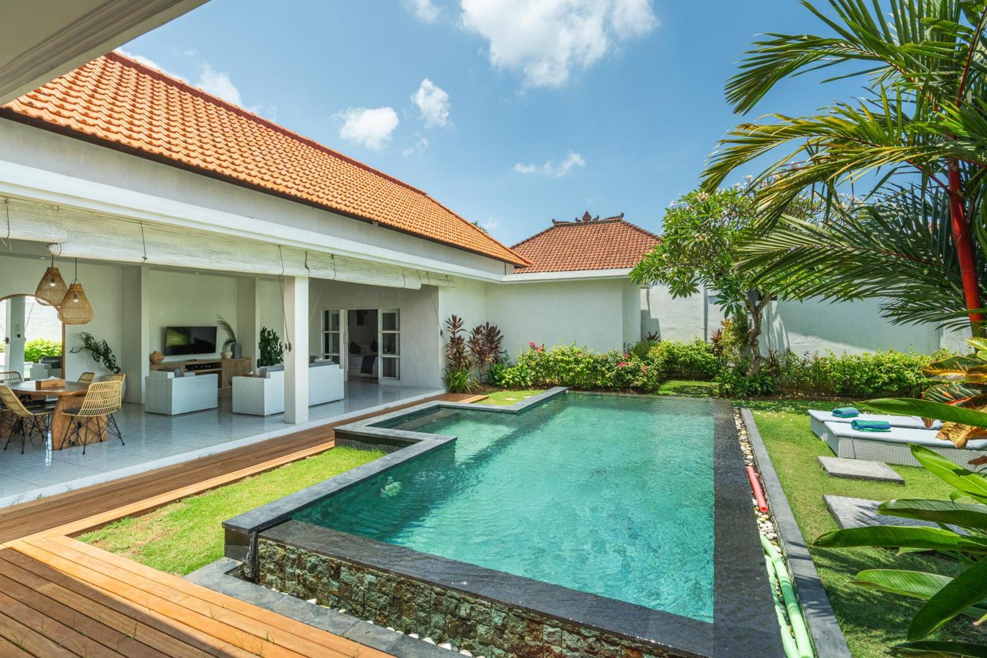 Modern 3 Bedrooms Walking Distance *