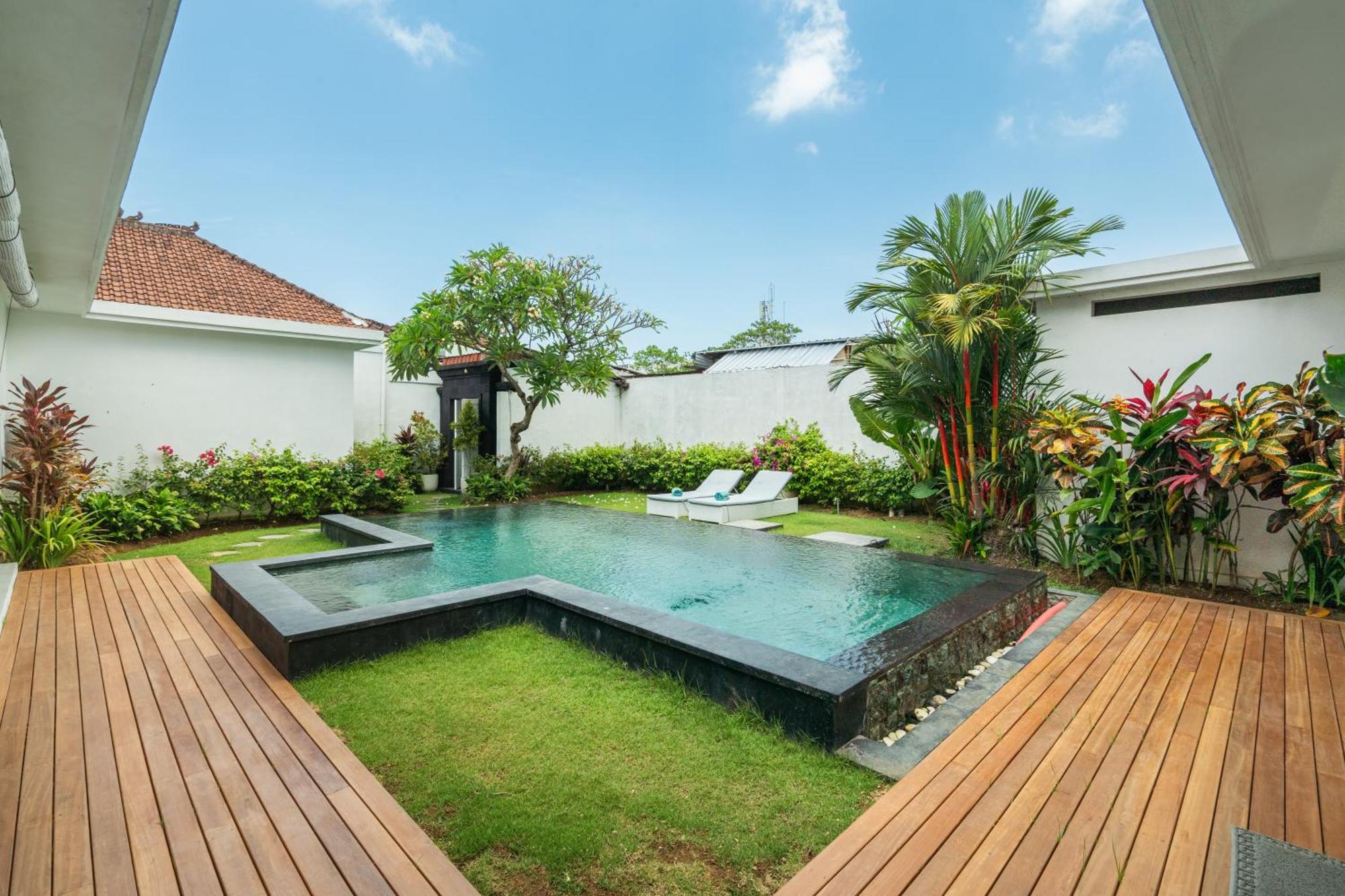 Modern 3 Bedrooms Walking Distance * Seminyak (Bali)