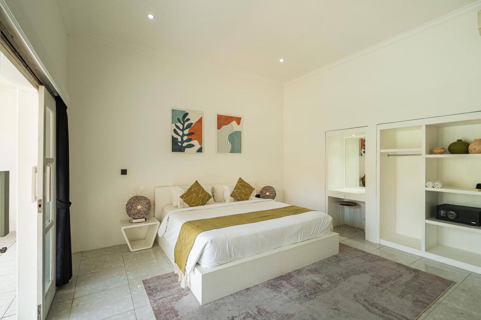 Modern 3 Bedrooms Walking Distance Villa Seminyak (Bali)