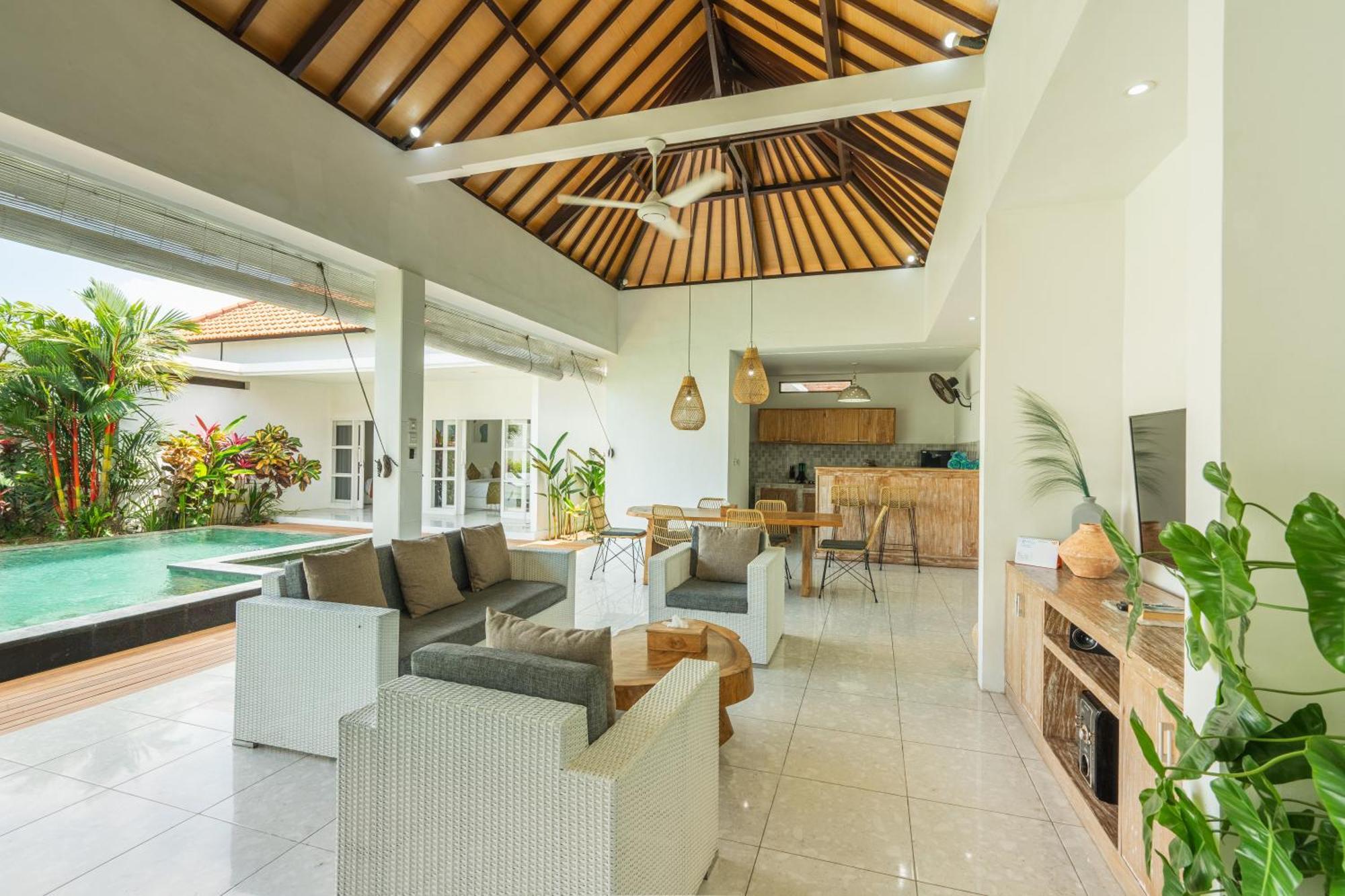 Modern 3 Bedrooms Walking Distance *