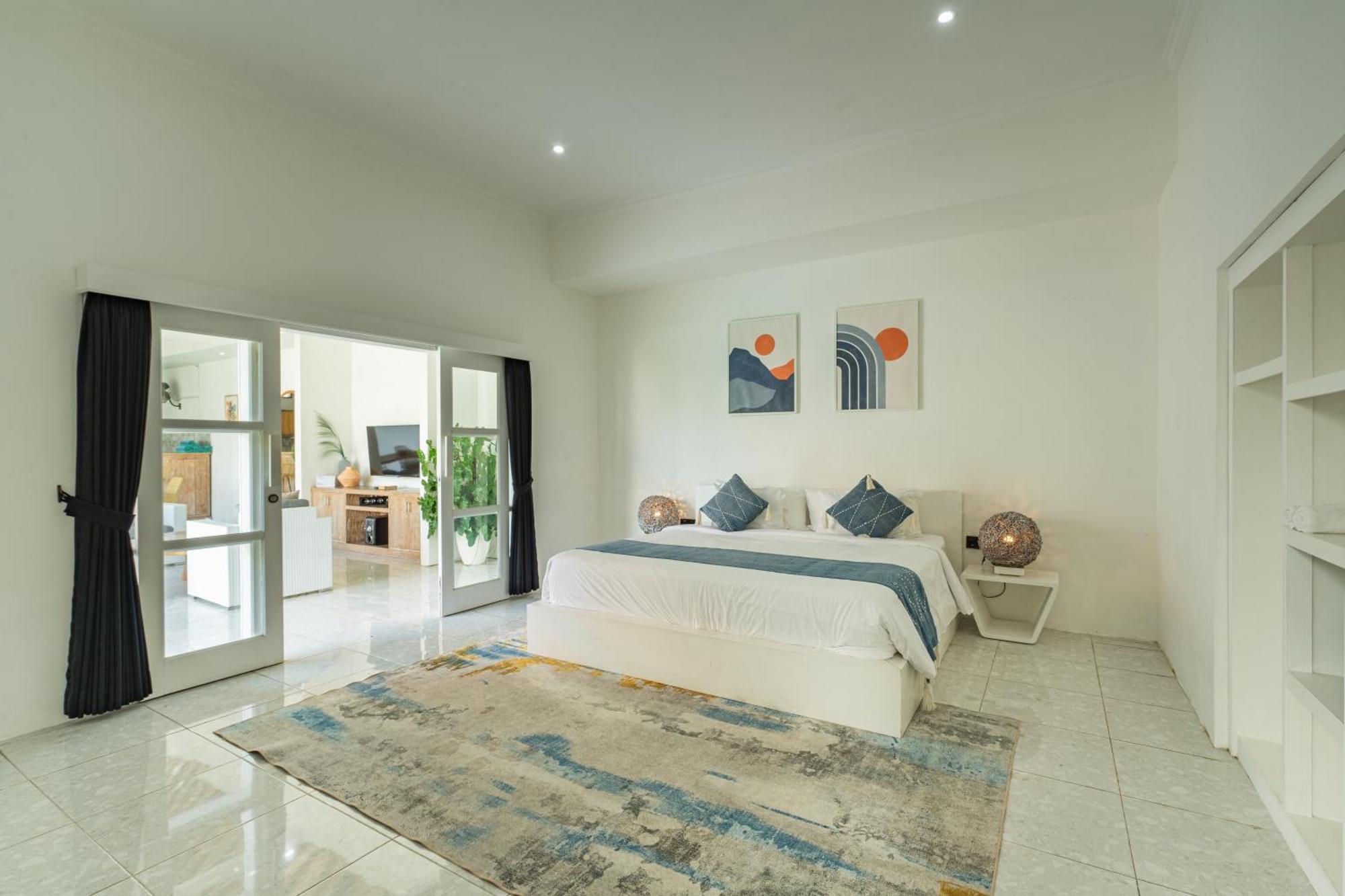 Modern 3 Bedrooms Walking Distance Villa Seminyak (Bali)