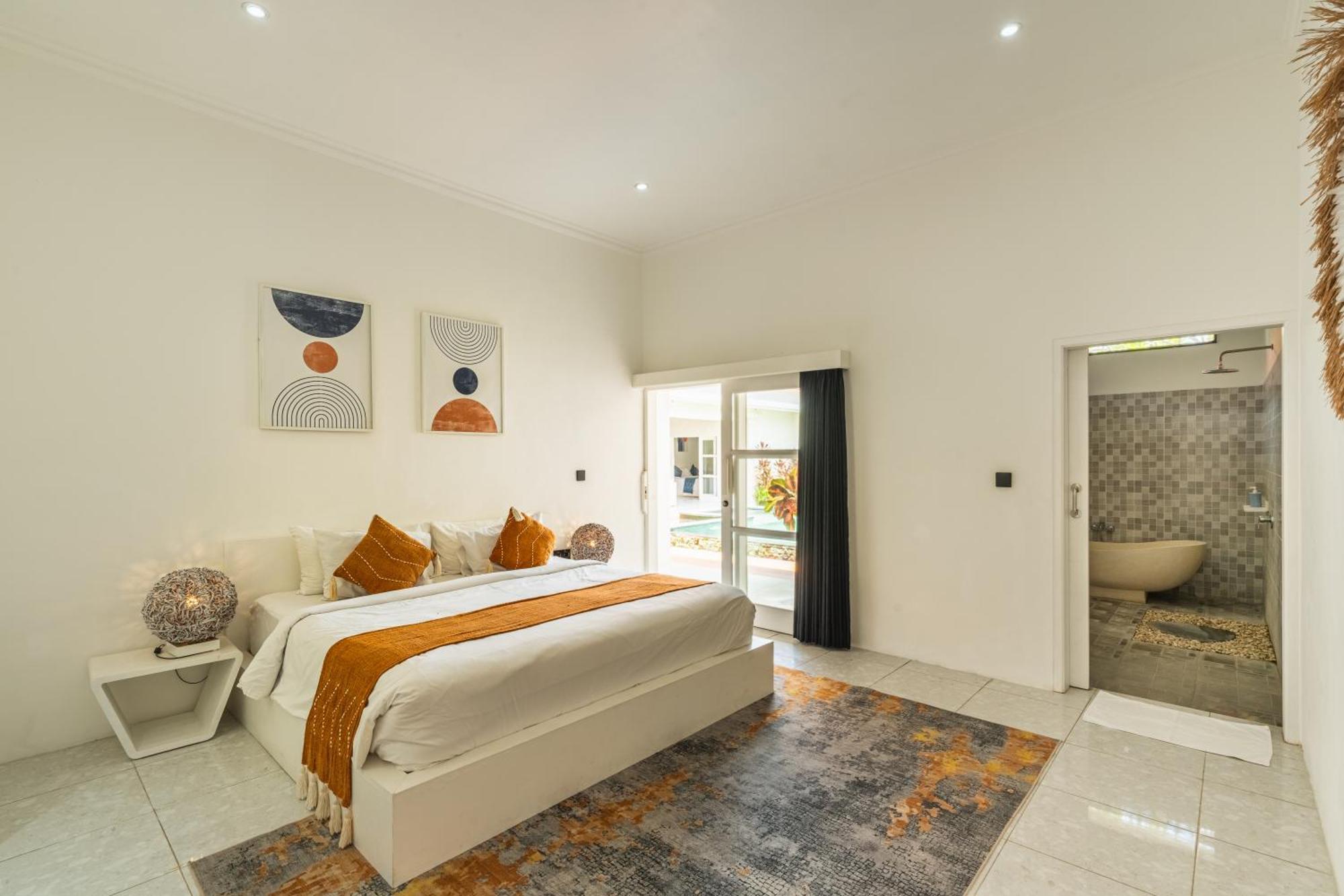 Modern 3 Bedrooms Walking Distance Villa