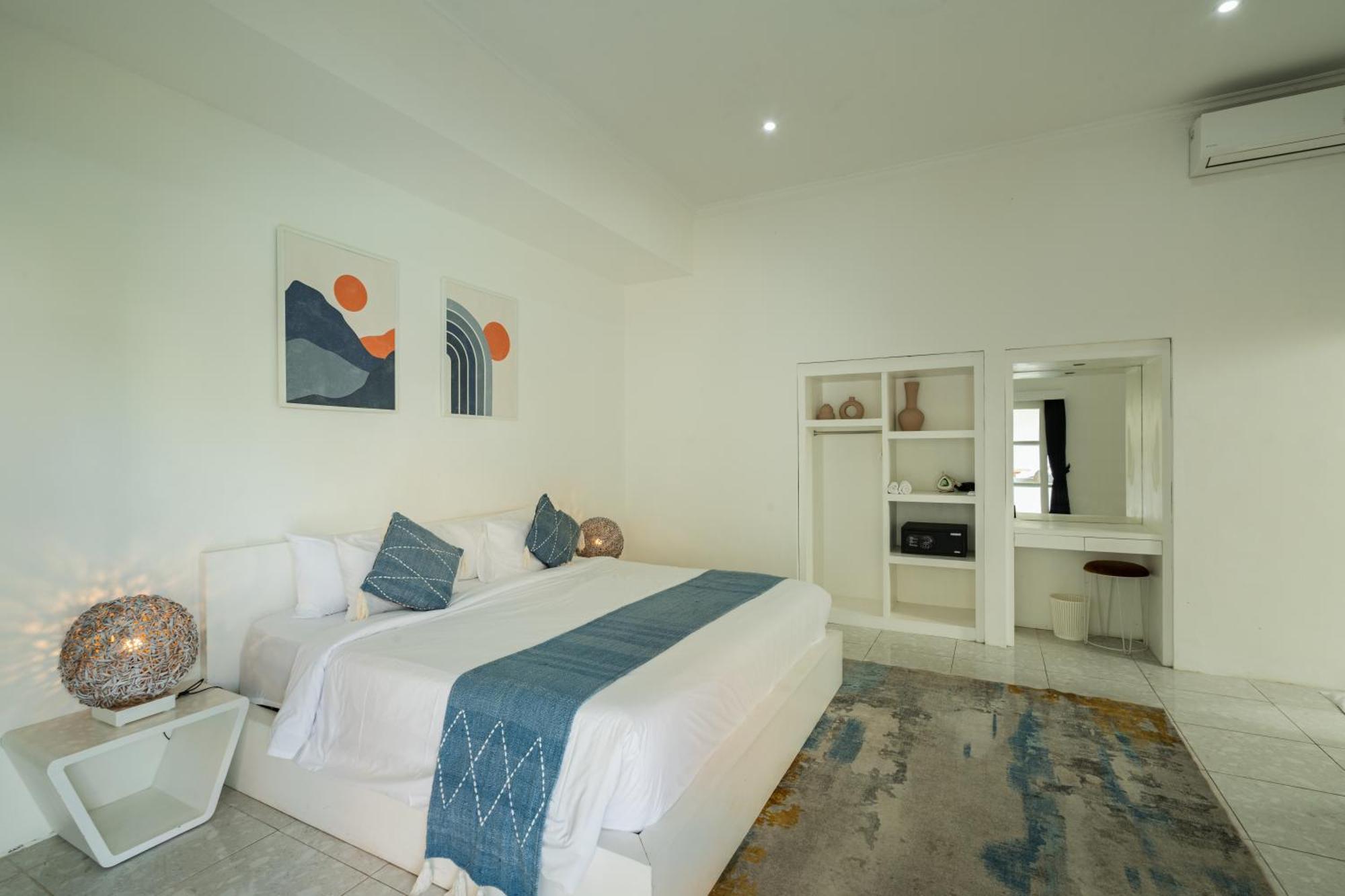 Modern 3 Bedrooms Walking Distance *